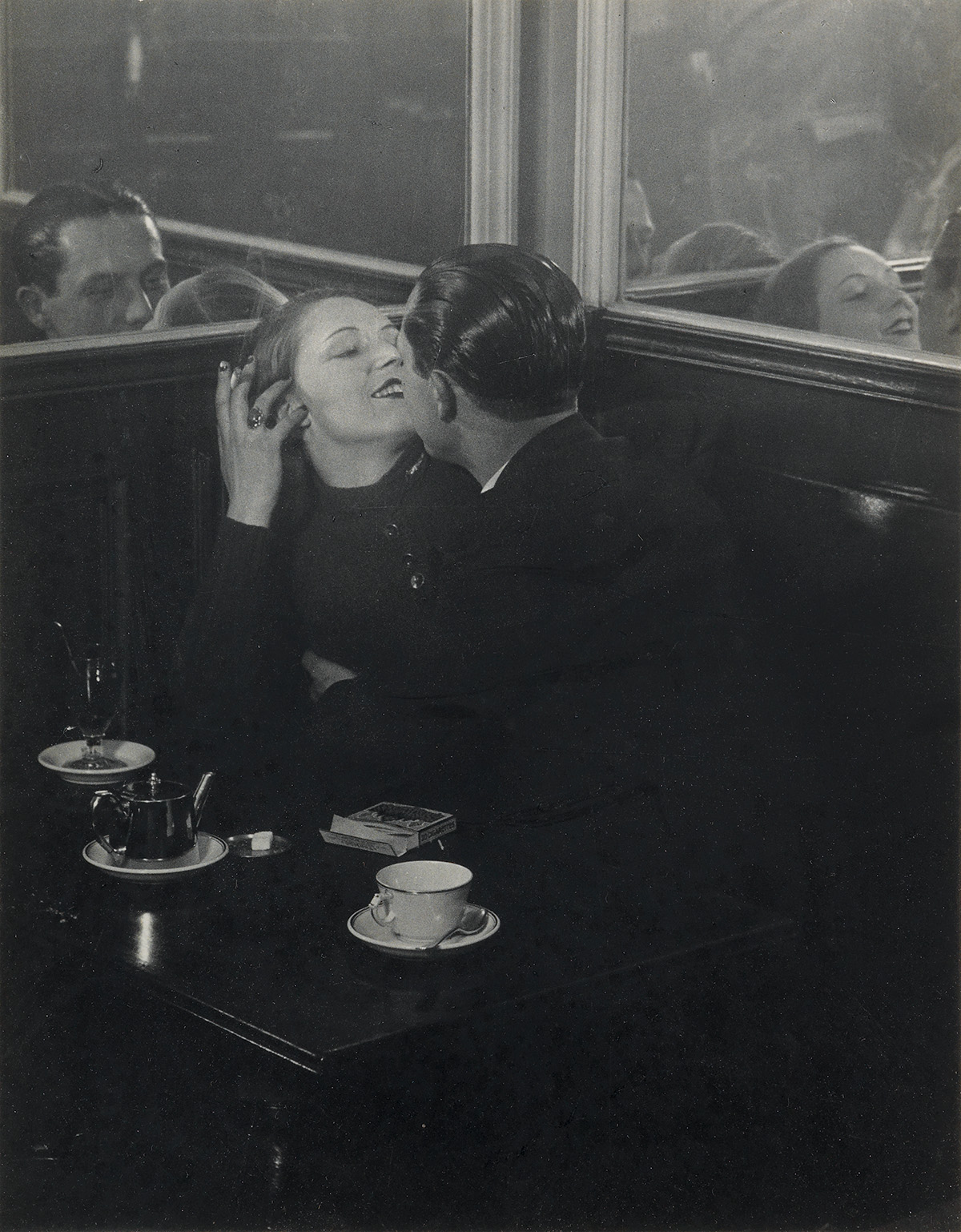 BRASSAÏ [GYULA HALÁSZ] (1899-1984) Couple damoureux, quartier place dItalie, Paris.